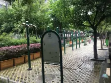 双轻轨公园旁 中间楼层小户型 诚心出售