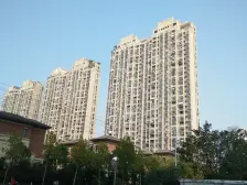 保利香槟国际 南北通透,采光好 装修好,环镜优美 近地铁 中间楼层