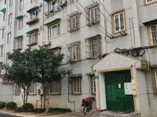 宝山五村3室南朝向240.00万元/套出售