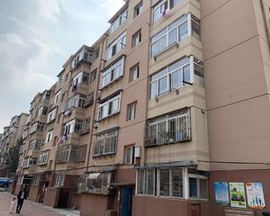 金三角繁华地段南向一室一厅 户型规整 诚心出售