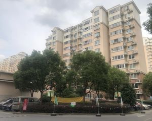 南北通,两卫生间,万达旁边两房。