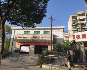 房东自住装修好3楼保养好拎包入住