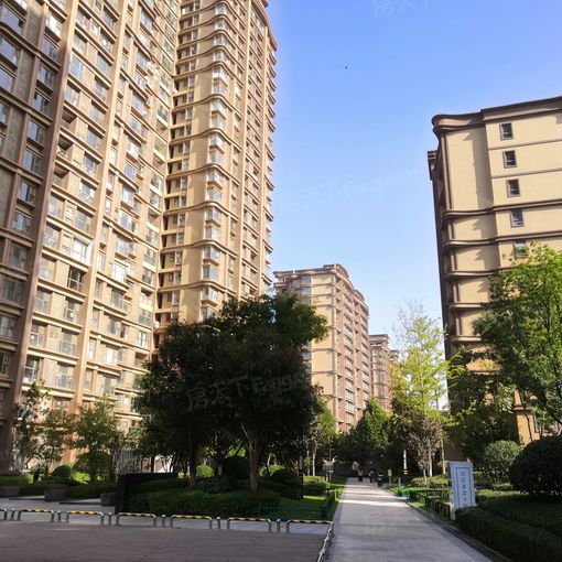 雅居乐国际花园4室2厅2卫南朝向3500.00元/月出租
