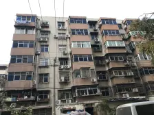 此房业主诚心出售,采光好,卧室朝南客厅朝北户型。