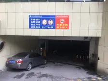 :房子新 环境好 户型好 离公园近 免停车费免物业费