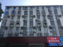 桃苑一区 户型方正3房 储藏室,店面 环境优