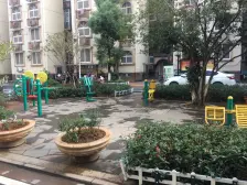 桃苑二区 南北通透,采光好 装修好,环镜优美 视野好,诚心出售