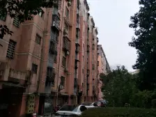 龙韵花园 装修好,环镜优美 中间楼层