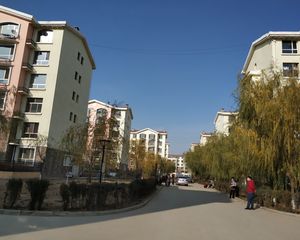 昆区吾悦万和城一楼带院两室精装修南北通透采光好