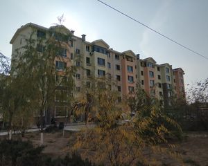 万和城步梯二楼南北通透标准两室配套齐全
