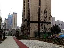 南北通透,全明三室两厅两卫,纯毛坯房,没有住过。