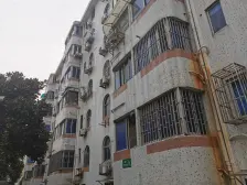 何山花园新上三房,中间楼层自住装修位置安静,业主置换诚意出售