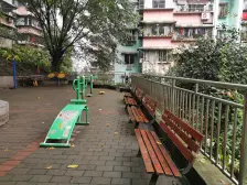 带 独立屋顶花园 轻轨 好房