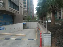 八月湖路 电梯房中间楼层 南北通优质三房