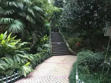 南坪商圈,近轻轨,出行方便,居家安静。