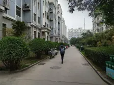 此房南北通透 多层一楼带院 精装修 楼间距宽 无..