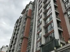 位于城南步行街繁华地段小区环境不错