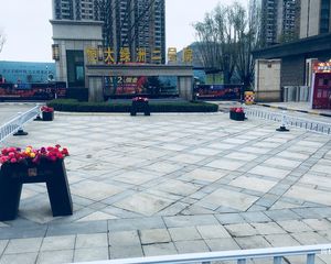 恒大绿洲二号院三室两卫南北通透中间楼层采光好