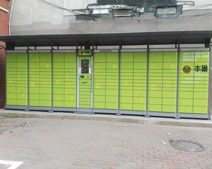 边防小区多层二楼园区干净绿化好