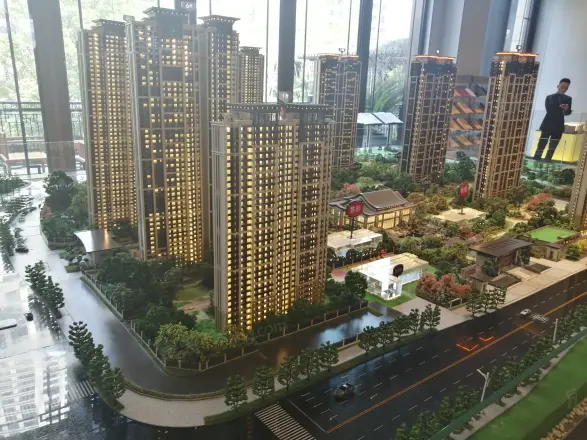建发央著