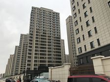 晟嘉理想湾,环境优美,绿化高。