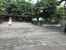 嘉州红旗河沟简装大三房,户型方正,朝中庭南向鸿恩寺