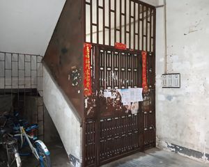 一楼,四房,地段好,交通方便,配套成熟,实业开阔