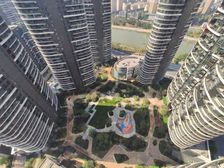 空 中 别 墅 高 档 小 区 金 悦 湾