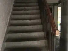 梅石小区四房两卫,复式,送64平阁楼,有11平自库,可拎包入