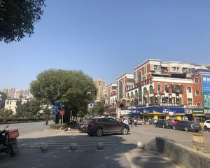 红星建材交易中心5室2厅南北