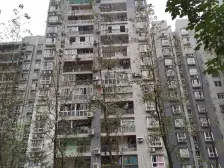 此房通透格局,楼层好,家具电器齐全拎包入住出门轻轨