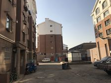 此房位于小区中间,楼间距宽,采光充足,配套齐全