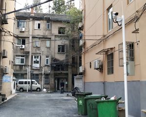 次顶楼,房龄新,地段好,采光无遮挡。