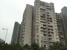 出门轻轨站,一站到万达广场,配套成熟完善,居家舒适