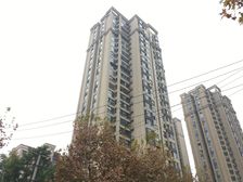 世茂城二期4室2厅西南