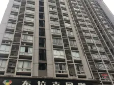 南坪南路公交车站旁,精装正规一房户型方正,交通方便