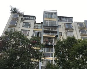 银河花园4室1厅东南