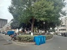 莲香新村南区 大户带阁楼诚意出售