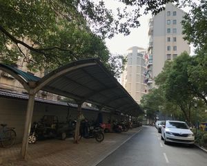 水岸菁华装修好,环镜优美近地铁周边匹套完善,,出行方便