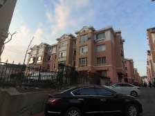 碧浪园小区中间位置,二楼,房主诚心出售,随时看房