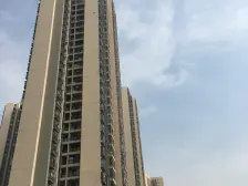 大学城 富力城倾城里一房65万