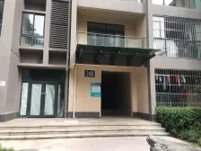 轻轨旁住家精装大两房,诚心出售,价格可议。