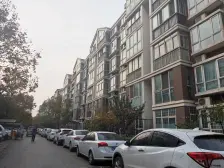 朝南三室 户型方正 得房率高 采光好 通风好 随时可看