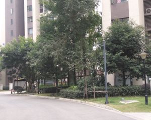 临江苑东区1室1厅东南东