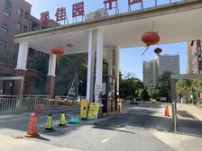 地铁200米、龙湖商场100米、精装大两房拎包入住