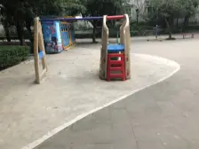 五公里轻轨 精装大三房 家具家电齐全 南北向