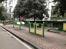 物管便宜,电梯房,彩光好,四公里交通方便