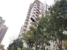 房子多层一楼带院,户型方正,精装修,地铁口