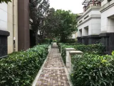 科巴旁,精装3房,正朝南 看小区,随时可看房