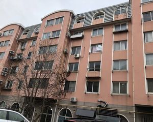 小区入口第二排楼位置好,中楼层采光好,本色装保持好